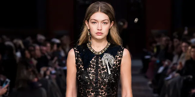 Jadi Host AMA 2016, Gigi Hadid Ejek Melania Istri Donald Trump