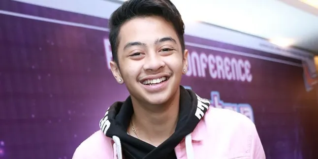 Jadi Host Dahsyatnya Awards, Bastian Steel Terkenang Saat Awal Karir
