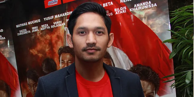 Jadi Kapten Tjokropranolo, Ibnu Jamil Gendong Adipati Dolken Jadi Kapten Tjokropranolo, Ibnu Jamil Gendong Adipati Dolken