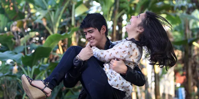 Jadi Koboi, Aliando Syarief Pasang Foto Selfie