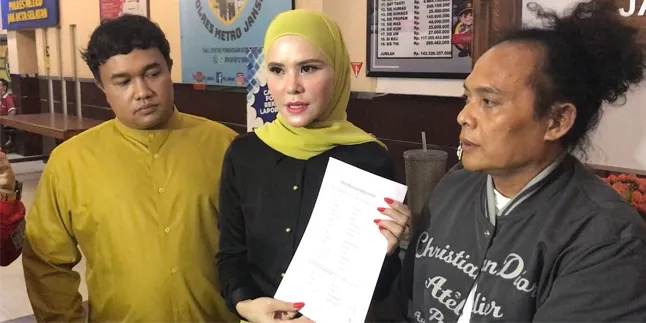 Jadi Korban Dugaan Penipuan, Angel Lelga Bawa Barang Bukti dan Dua Orang Saksi Jadi Korban Dugaan Penipuan, Angel Lelga Bawa Barang Bukti dan Dua Orang Saksi