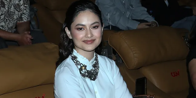Jadi Mantan Napi yang Buka Restoran di 'DAPUR NAPI', Clara Bernadeth Belajar Ngulek Sambal dan Potong Ayam Jadi Mantan Napi yang Buka Restoran di 'DAPUR NAPI', Clara Bernadeth Belajar Ngulek Sambal dan Potong Ayam