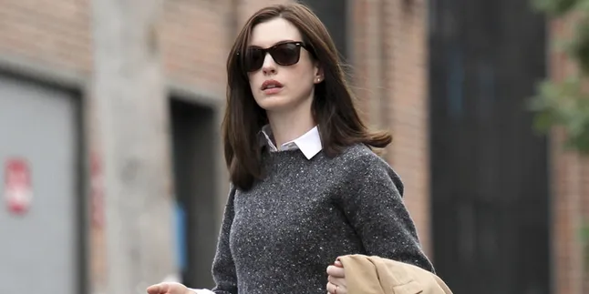 Jadi Model, Anne Hathaway Rela Tubuhnya Diekspos