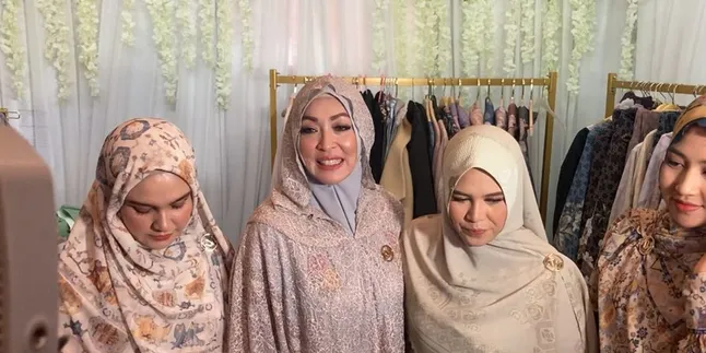 Jadi Model di Indonesia Fashion Week 2023, Angelina Sondakh Belum Mau Kembali ke Dunia Politik Jadi Model di Indonesia Fashion Week 2023, Angelina Sondakh Belum Mau Kembali ke Dunia Politik