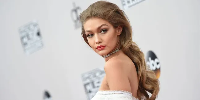 Jadi Model of The Year, Gigi Hadid Cantik Sempurna di BFA 2016