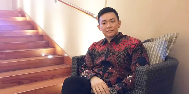 Jadi Pebisnis, Pesulap Rhomedal Aquino Punya Jabatan Tinggi di Perusahaan Advertisement Jadi Pebisnis, Pesulap Rhomedal Aquino Punya Jabatan Tinggi di Perusahaan Advertisement