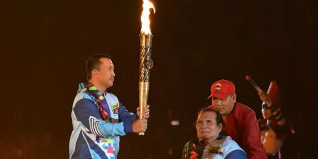 Jadi Pembawa Obor Asian Para Games 2018, Menpora Bangga Banget!