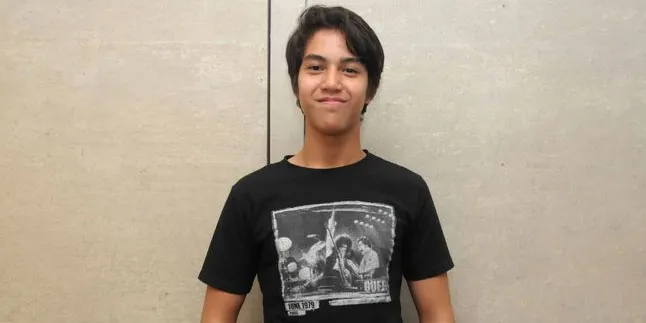 Jadi Pendaki Super Ganteng, El Rumi Buat Netizen Klepek-Klepek