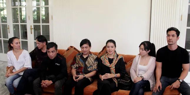 Jadi Produser Lagi Marcella Zalianty Bikin Happy Ray Sahetapy Jadi Produser Lagi Marcella Zalianty Bikin Happy Ray Sahetapy