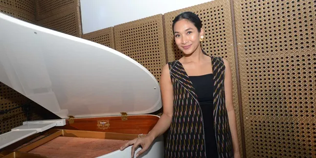 Jadi Produser Teater, Happy Salma Gandeng Reza Rahadian & Chelsea Islan