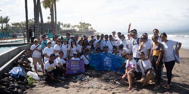 Jadi Salah Satu Pelopor Tempat Hiburan Kekinian, HWG Group Bersama Avani Adakan Kegiatan Bersih-bersih Pantai Di Bali