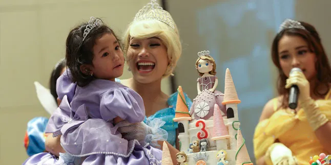 Jadi Single Parent, Ayu Ting Ting Ingin Fokus Pendidikan Bilqis