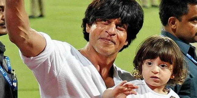 Jadi Spider-Man, Shahrukh Khan Adu Keren Dengan AbRam Khan