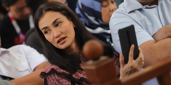 Jadi Sutradara, Atiqah Hasiholan Rasakan Kepuasan Batin Meski Belum Ketagihan Jadi Sutradara, Atiqah Hasiholan Rasakan Kepuasan Batin Meski Belum Ketagihan