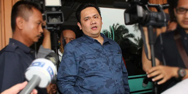 Jadi Tersangka, Farhat Abbas Minta Damai ke Ahmad Dhani Jadi Tersangka, Farhat Abbas Minta Damai ke Ahmad Dhani