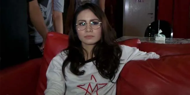 Jadi Vokalis, Ini Beberapa Tips Menjaga Suara Ala Momo Geisha Jadi Vokalis, Ini Beberapa Tips Menjaga Suara Ala Momo Geisha