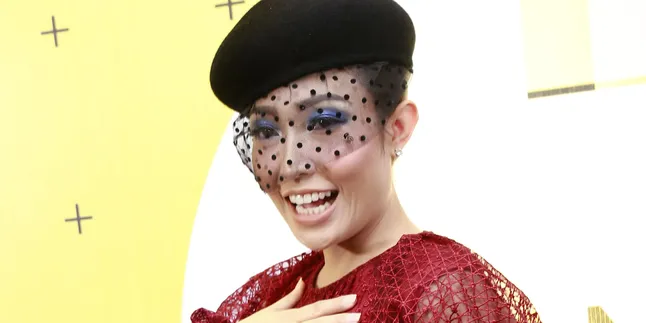 Jadwal Padat, Ini Trik Ayu Dewi Bagi Waktu Dengan Keluarga