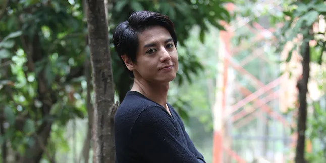 Jadwal Padat, Roger Danuarta Sempatkan Jogging di Lokasi Syuting Jadwal Padat, Roger Danuarta Sempatkan Jogging di Lokasi Syuting