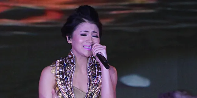 Jaga Lingkungan, Indah Dewi Pertiwi Disiplin Buang Sampah