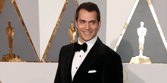 Jalan di Times Square, Tak Ada Yang Kenal Henry Cavill 'Superman'