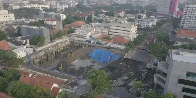 Jalan Gubeng di Surabaya Mendadak Ambles, Proyek Sekitar Diduga Menjadi Penyebab