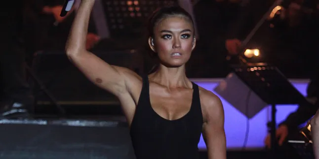 Jalan-Jalan di New York, Agnes Monica Kunjungi Manhattan Library