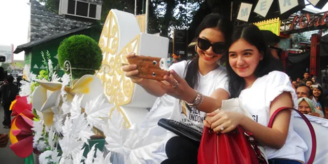 Jalan Kaki Hingga Selfie, Pawai Artis Bikin Kota Medan Meriah Jalan Kaki Hingga Selfie, Pawai Artis Bikin Kota Medan Meriah