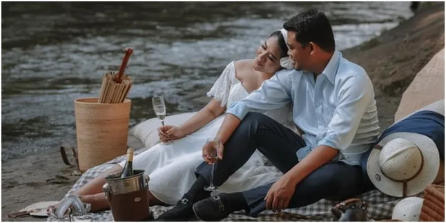 Jalani Prosesi Siraman Jelang Pernikahan, Kahiyang Menangis