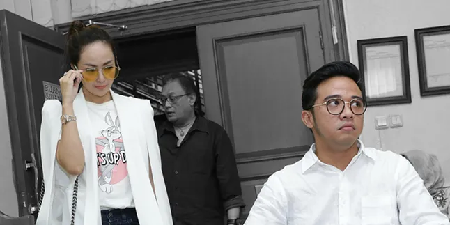 Jalani Sidang Cerai, Istri Roby Geisha Seperti Disambar Petir