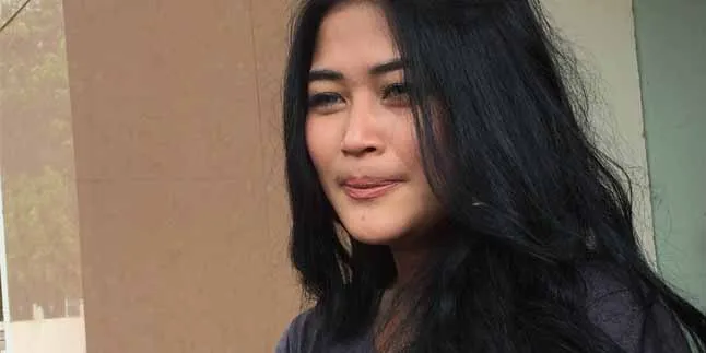 Jalani Sidang Cerai, Ovi Duo Serigala Malah Diserbu Penggemar Jalani Sidang Cerai, Ovi Duo Serigala Malah Diserbu Penggemar