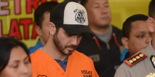 Jalani Sidang Lanjutan, Fachri Albar Kasih Jempol ke Wartawan