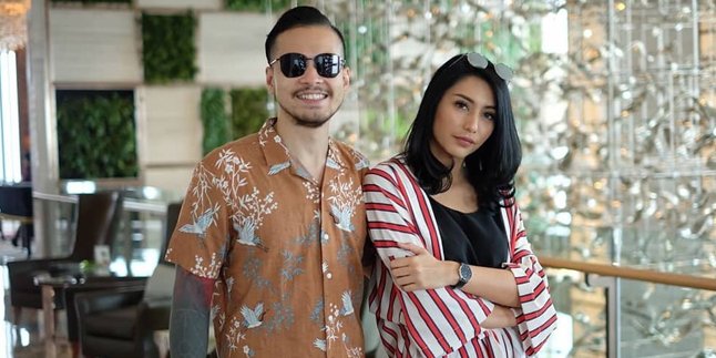 Attending the First Hearing of Divorce Lawsuit, Tyas Mirasih and Husband Both Absent