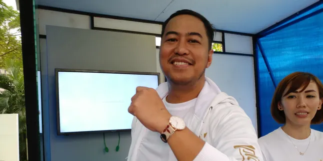 Jalani Tur Stand Up, Pandji Pragiwaksono Tinggalkan Keluarga Saat Lebaran Jalani Tur Stand Up, Pandji Pragiwaksono Tinggalkan Keluarga Saat Lebaran
