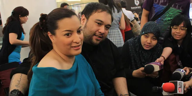 Jane Shalimar Wakili Keluarga Rachmawati Jenguk Korban Bintaro