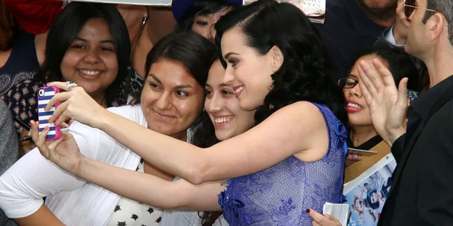 Jangan Minta Foto Bareng dan Tanda Tangan Katy Perry Saat...