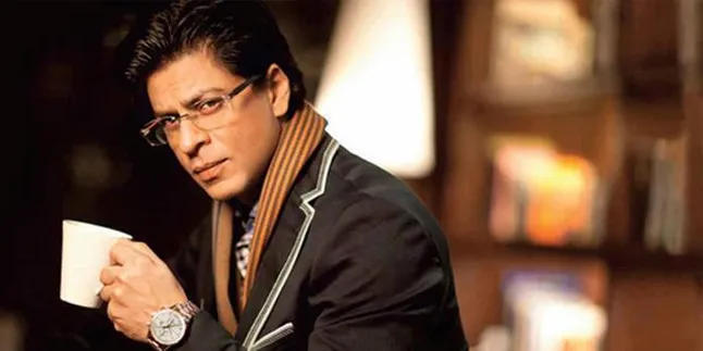 Janji Mau Berhenti, Shahrukh Khan Ketahuan Merokok Lagi