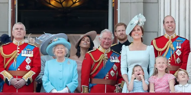 Jarang Ganti Sepatu, Ini Alasan Ratu Elizabeth II & Keluarga Kerajaan Inggris