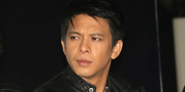Jarang Senyum, Ini Dia Alasan Ariel NOAH! Jarang Senyum, Ini Dia Alasan Ariel NOAH!