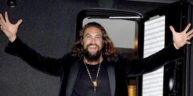 Jason Momoa Tampil Sebagai Elvis Presley di Halloween 2019, Ngaku Terobsesi!