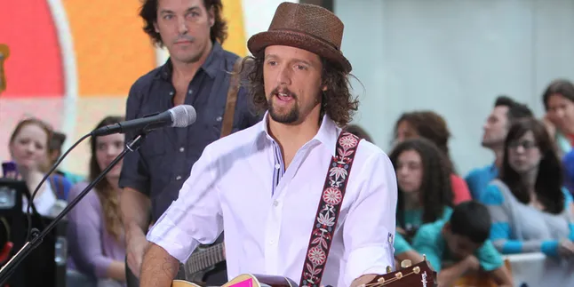 Jason Mraz Rayakan Perilisan Album Baru Sambil Bawakan Hits Klasik