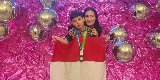 Jason Ranti Proud His Son Participated in the International Mathematics Olympiad, Immediately Treats Him to All You Can Eat