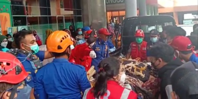 Obese Man Falls from Lift, Evacuation in Malang Takes More Than 3 Hours