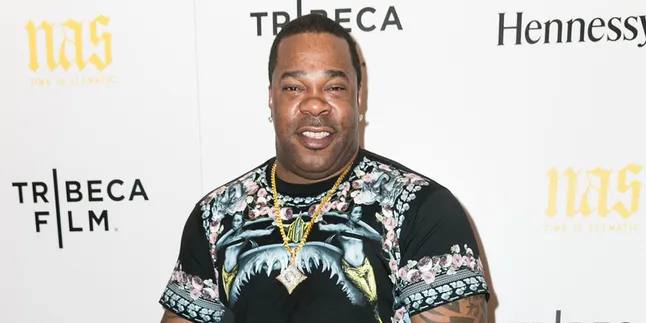 Jatuh Dari Panggung, Musisi Ini Alami Luka Parah di Kepala