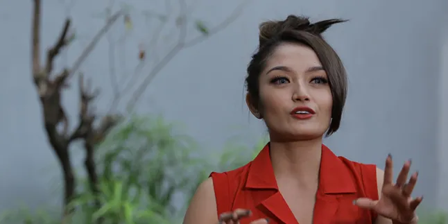 Jatuh di Toilet, Tulang Siti Badriah 'Kretek-Kretek' Jatuh di Toilet, Tulang Siti Badriah 'Kretek-Kretek'