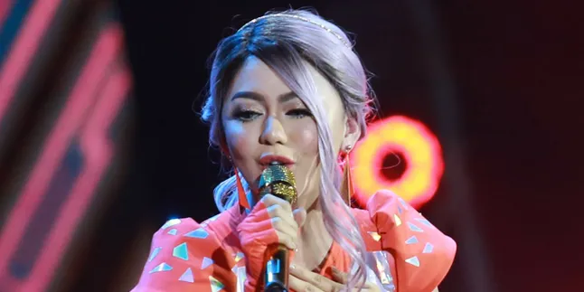 Jatuh Saat Manggung Hingga Rambut Ditarik, Jenita Janet Merasa Diganggu Makhluk Halus