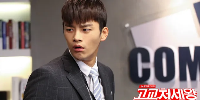 Jauh-Jauh ke Bali, Seo In Guk Malah Foto di Parkiran Motor Jauh-Jauh ke Bali, Seo In Guk Malah Foto di Parkiran Motor