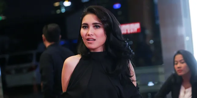 Jauh-Jauh Liburan ke Jepang, Ayu Ting Ting Bawa Ikan Teri dan Sambal Jauh-Jauh Liburan ke Jepang, Ayu Ting Ting Bawa Ikan Teri dan Sambal