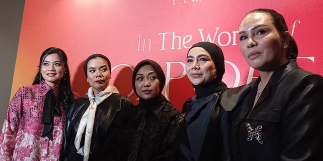 Responding to Gossip with Fashion Business, Fitri Salhuteru Invites Famous Artists to Promote Local Products