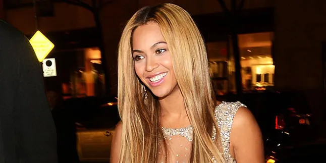 Jay-Z Berikan Ciuman Kejutan Untuk Beyonce