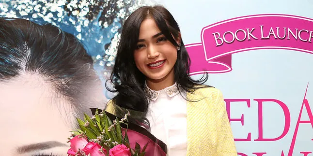 Jedar Pamer Foto Bareng Anak, Netizen Anggap Mirip Sosok Dajjal Jedar Pamer Foto Bareng Anak, Netizen Anggap Mirip Sosok Dajjal
